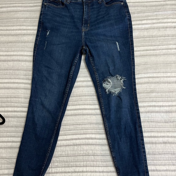 Old navy jeans - Picture 2 of 4